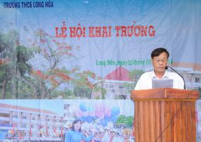 Lãnh đạo địa phương đọc thư Chủ tịch nước