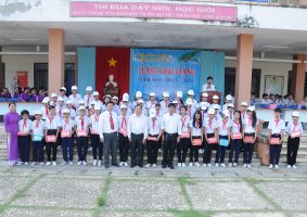 Tang Qua Cho Hs